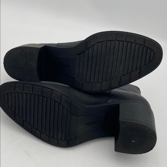 Clarks Black Textured Ankle Boots women 9.5 leather biker casual office Y2K fall - Picture 7 of 13